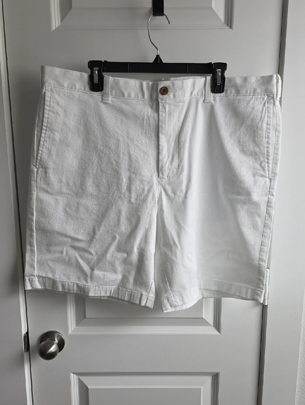 J. Crew Men's White Flat-Front Cotton Shorts 40 G207